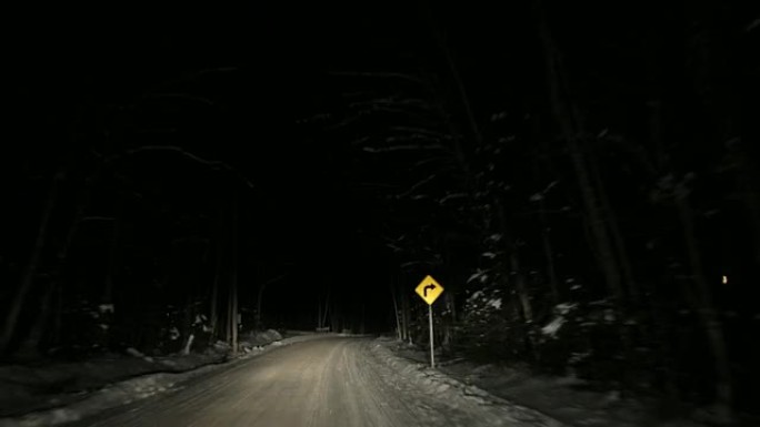 夜间公路驾驶