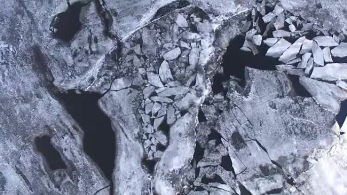 破碎河冰上的旋转视图。