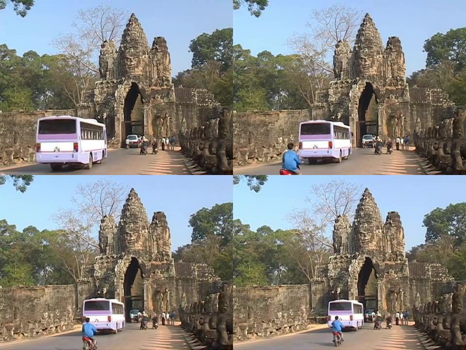 柬埔寨：巴士进入吴哥窟
