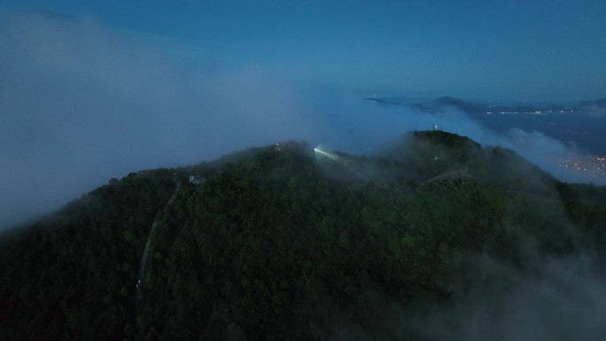 航拍深圳梧桐山云海