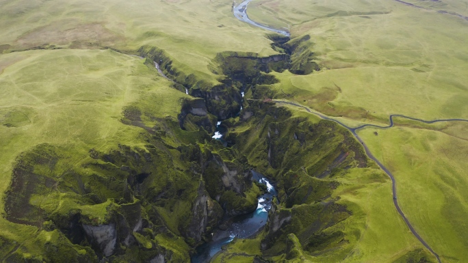 航拍鸟瞰冰岛峡谷山谷河流