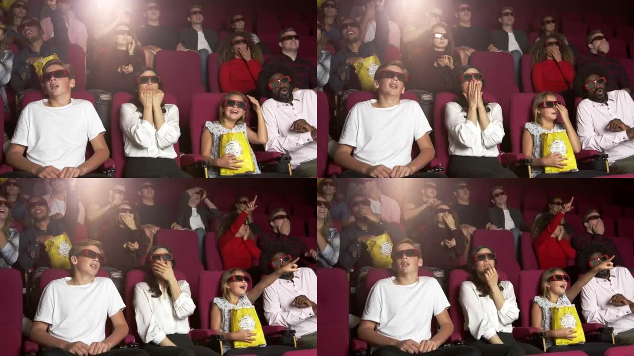 电影院中的观众观看R3D拍摄的3D恐怖电影