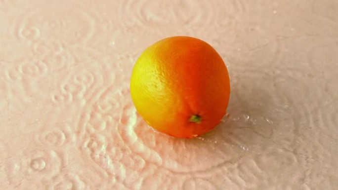 湿白色表面的橙色纺丝