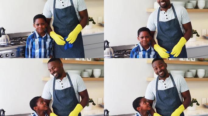 微笑的父亲和儿子一起站在厨房里