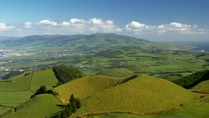 亚速尔群岛葡萄牙群岛圣米格尔岛绿色山丘全景拍摄。4K, UHD