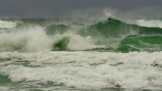 慢动作波惊涛骇浪大海水海浪花翻滚