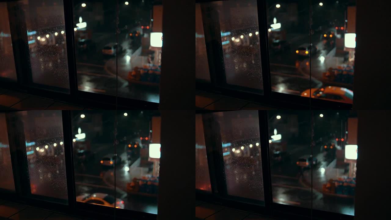 暴风雨中一个繁忙的城市街角的手持镜头。