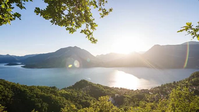 背景中科莫湖和山脉的全景