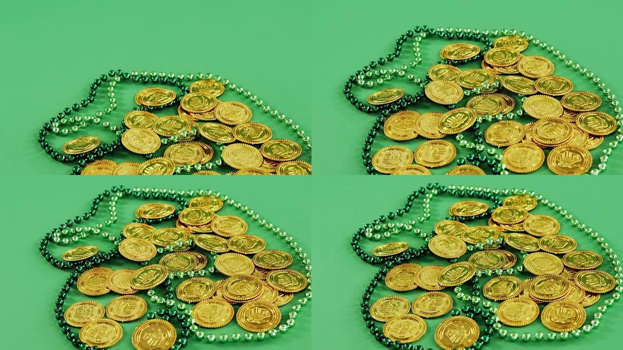 圣帕特里克绿色背景上的妖精金色和绿色项链
