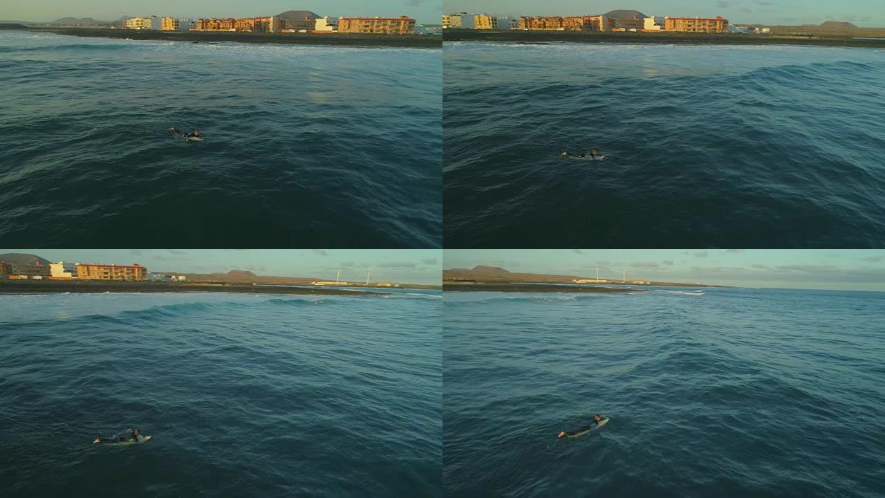 空中: 早晨，孤独的冲浪者在富埃特文图拉岛北岸划船