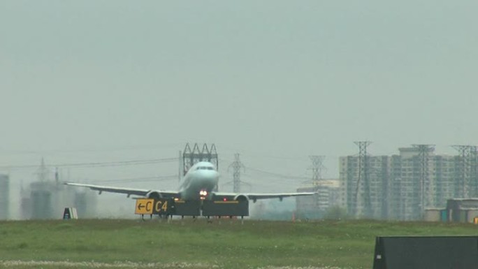 空中客车A320喷气式飞机起飞-锁定