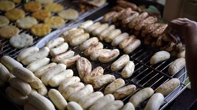 手工烹饪烤香蕉和Kaw Tan小吃，泰国的街头小吃。