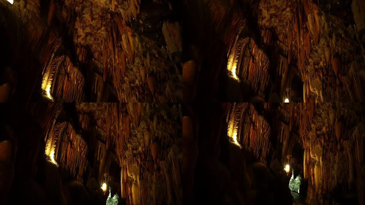 洞穴钟乳石和石笋