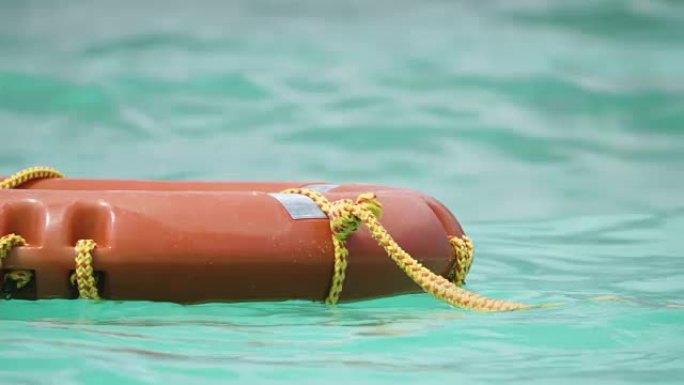 热带水域中的生命救援浮标