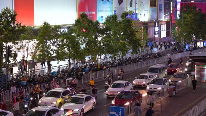 夜晚繁忙的广州天河市区车流量大拥挤行车慢