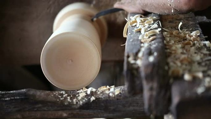 工人手工制作的木材制品