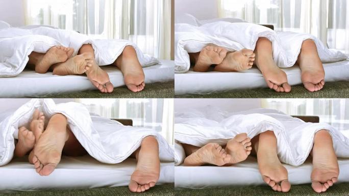 高清多莉: 情侣的脚在床上玩耍