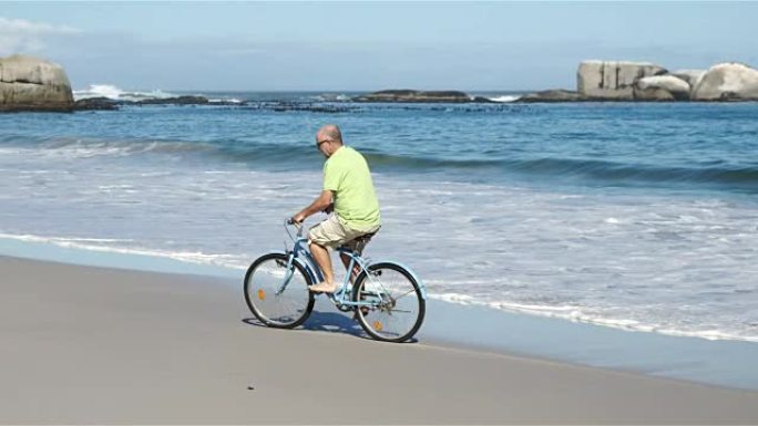 骑自行车的老人