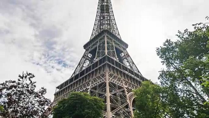 从巴黎战神花园看埃菲尔铁塔