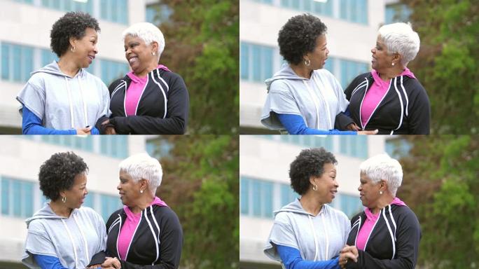 两个快乐成熟的非裔美国女性，朋友在聊天