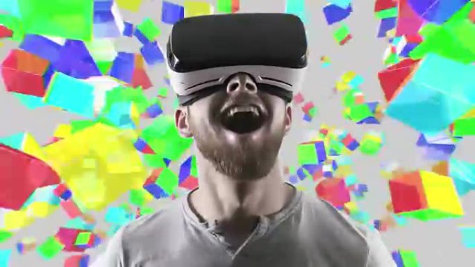 情感微笑快乐的男人戴着虚拟现实护目镜。VR耳机。在虚拟空间立方体中，白色向上查找
