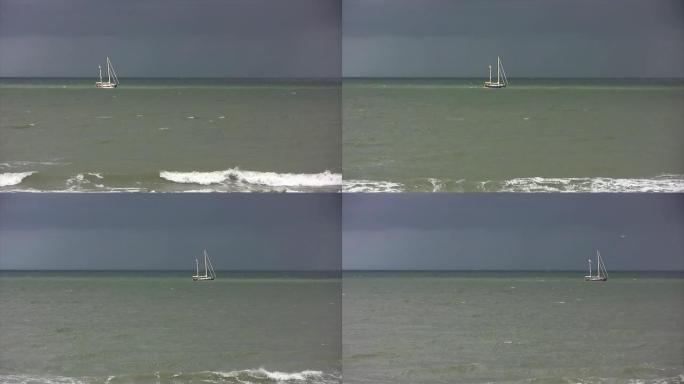 风暴中的游艇，在波涛汹涌的水中行驶-高清