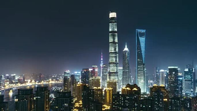 夜间/中国上海市区的T/L盘高角度视图