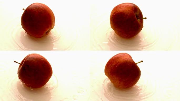 苹果在湿白色表面上旋转