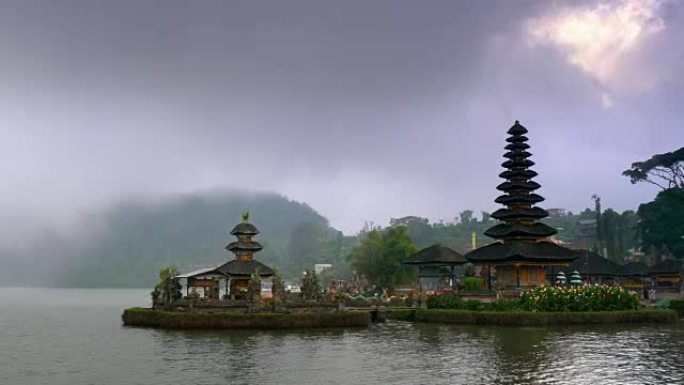 普拉乌伦达努布拉坦寺。印度尼西亚巴厘岛的主要湿婆人水庙