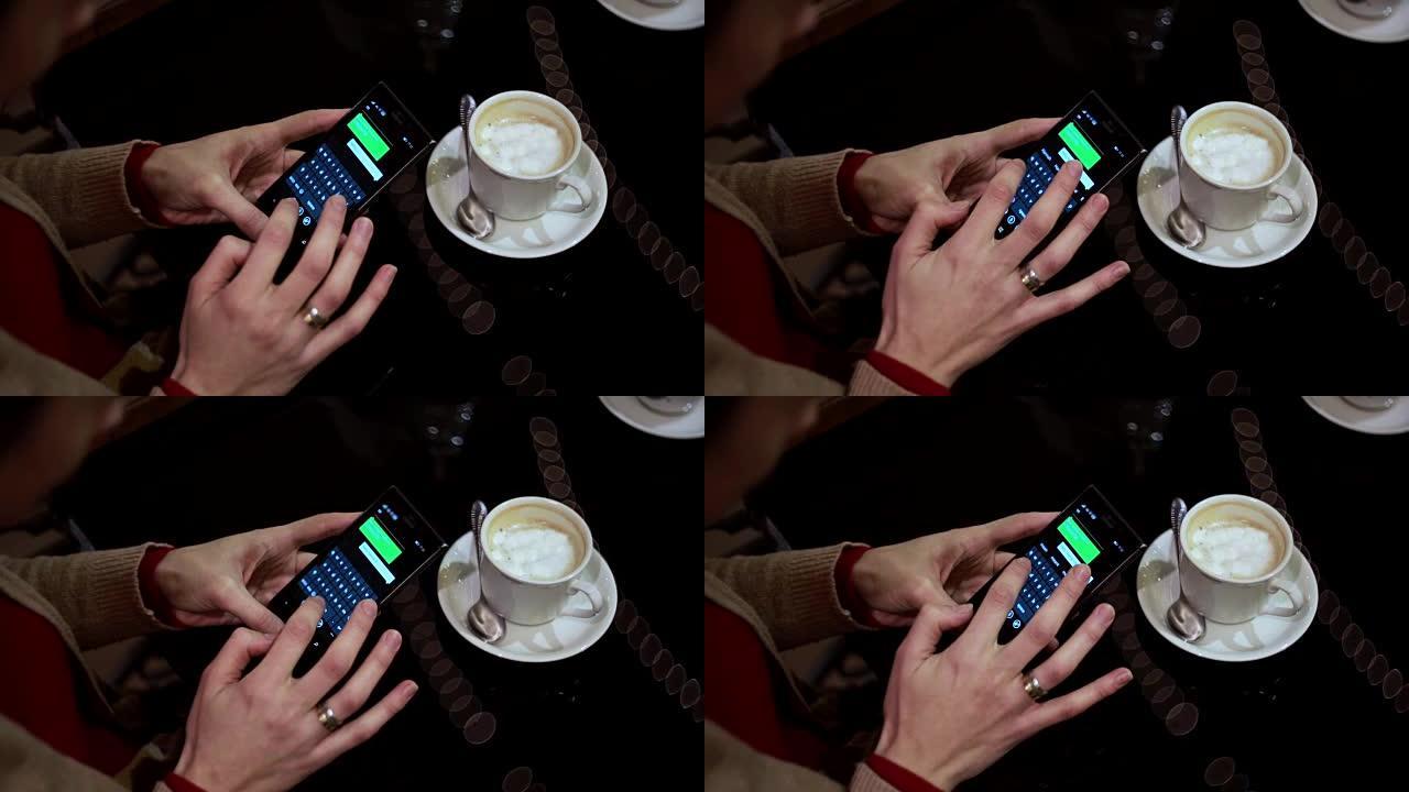 女人在咖啡馆里使用智能手机发短信