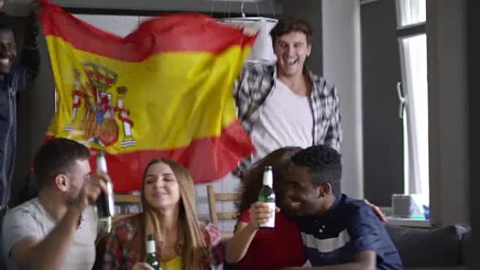 朋友们看电视比赛支持西班牙