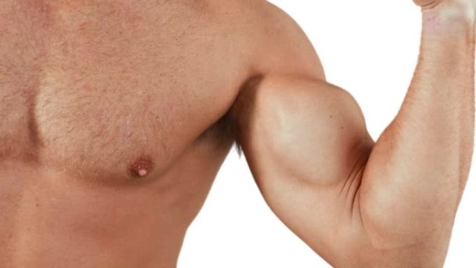 肌肉发达的人展示他的肌肉