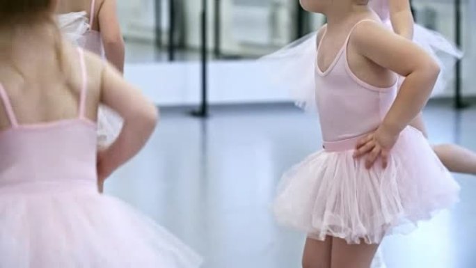 芭蕾课上的跳跃和旋转
