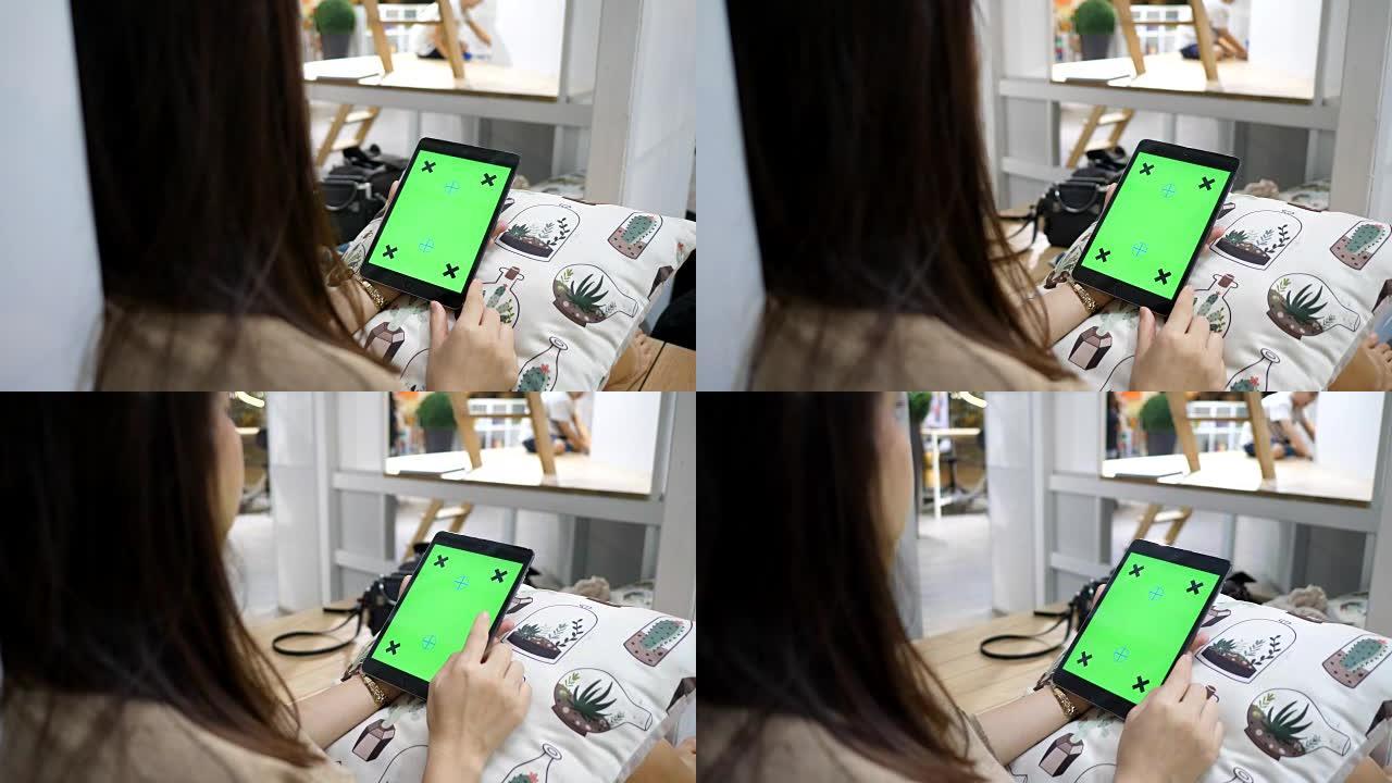 女人使用绿屏平板电脑