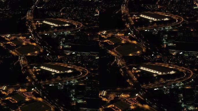 空中: 夜间，怪物照亮了大都市的多层交汇处