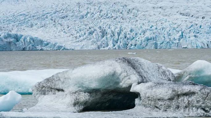 冰川前的冰山断裂冰面冰滩河面结冰