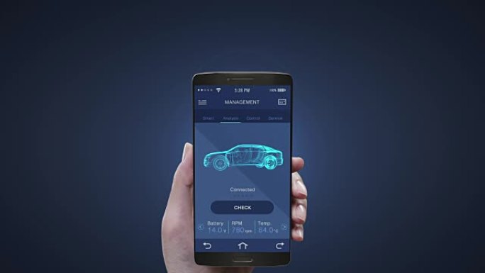 触摸手机屏幕上的未来汽车管理应用程序，电子汽车检查电池，汽车信息。