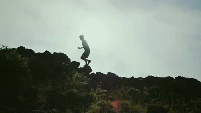 运动男子越野跑