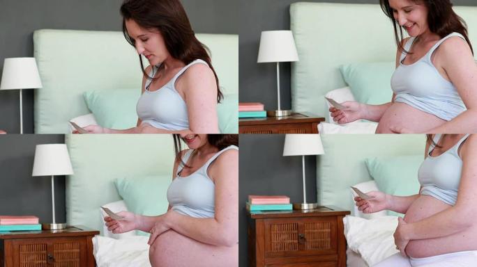 孕妇看超声波图