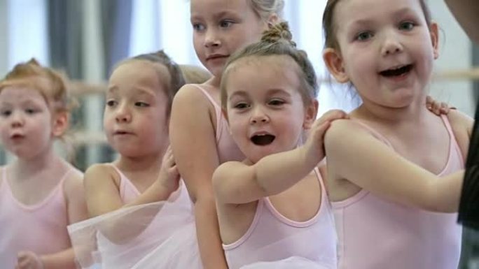 儿童芭蕾舞课训练