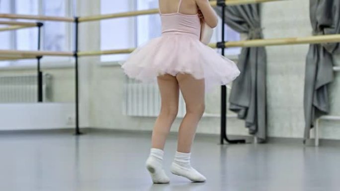 芭蕾舞班的小女孩