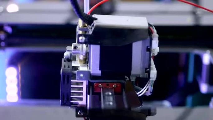 3D打印机工作用塑料丝打印塑料模型