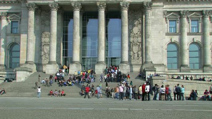 柏林国会大厦的人们-时间流逝
