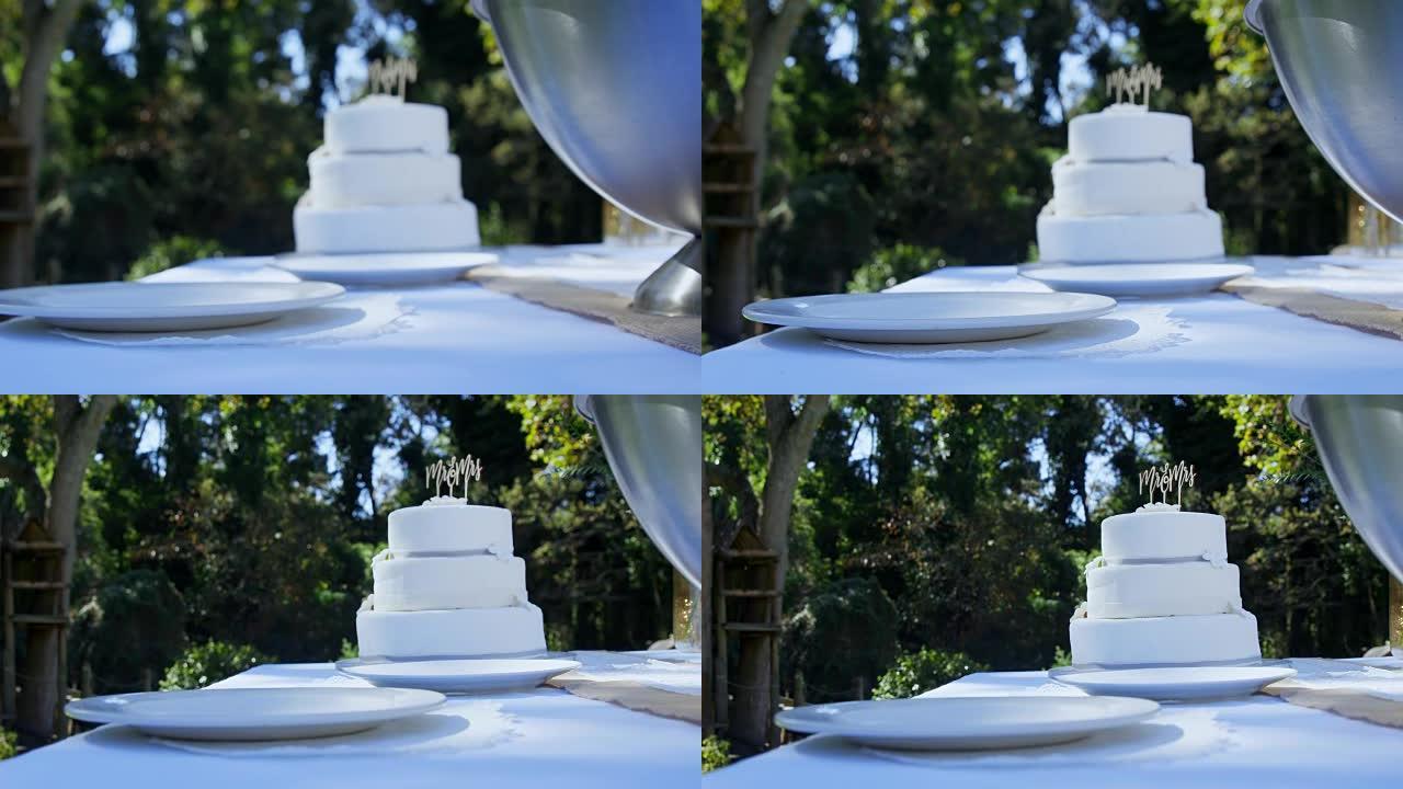 白色结婚蛋糕和盘子4K 4k