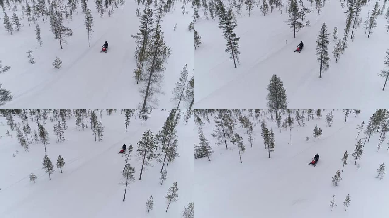 特写: 旅行者在白色芬兰的寒冷的山林中雪地摩托