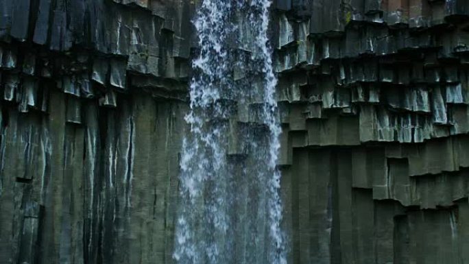 冰岛的svartioss瀑布