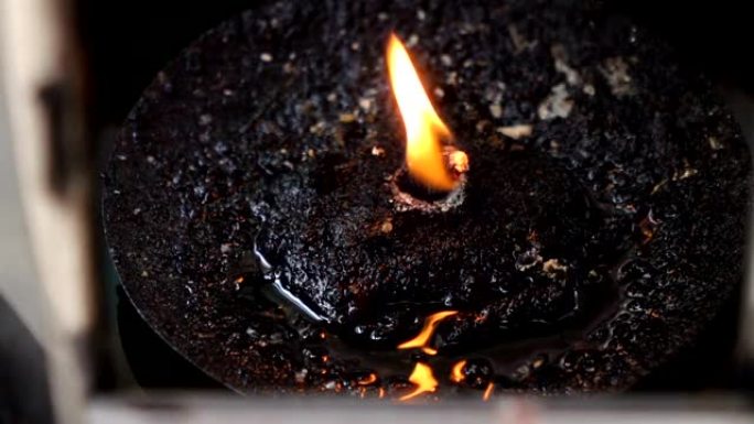 高清超慢动作镜头: 黑色背景蜡烛火焰。