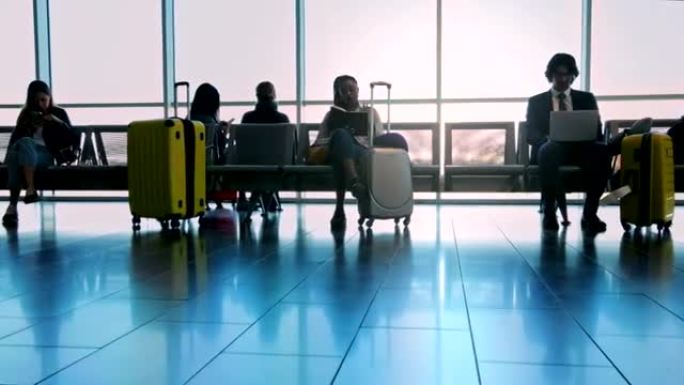 机场登机口候车室的多种族人群