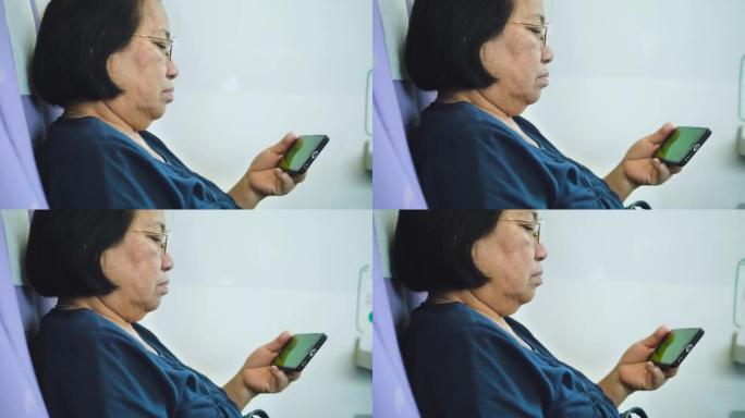 Chroma key: 火车上有智能手机的亚洲高级女性