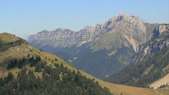 查特雷斯山脉，在夏天